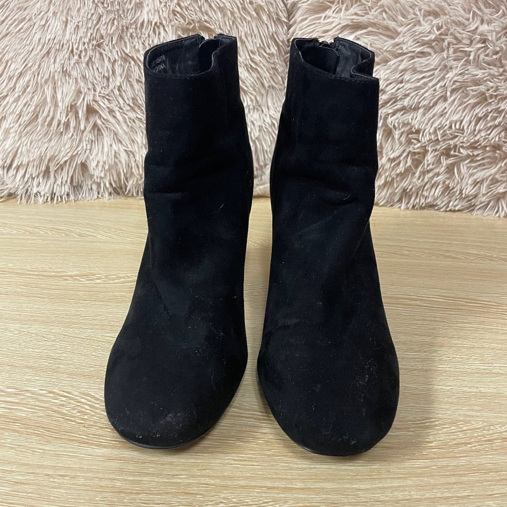 Womens 7 Black Ankle Booties with Gold Heel Atmosphere